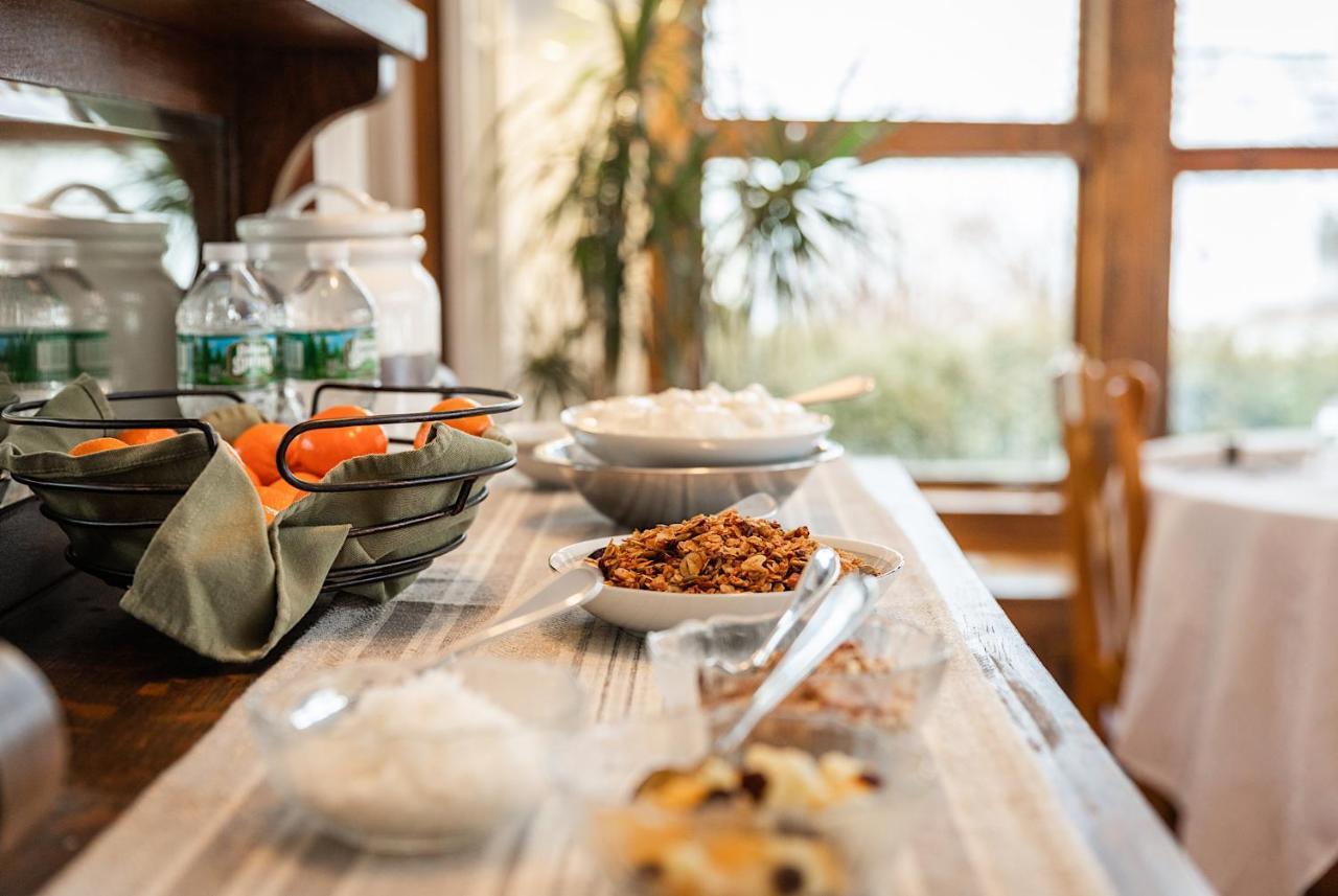 Spouter Inn Bed & Breakfast Lincolnville Esterno foto